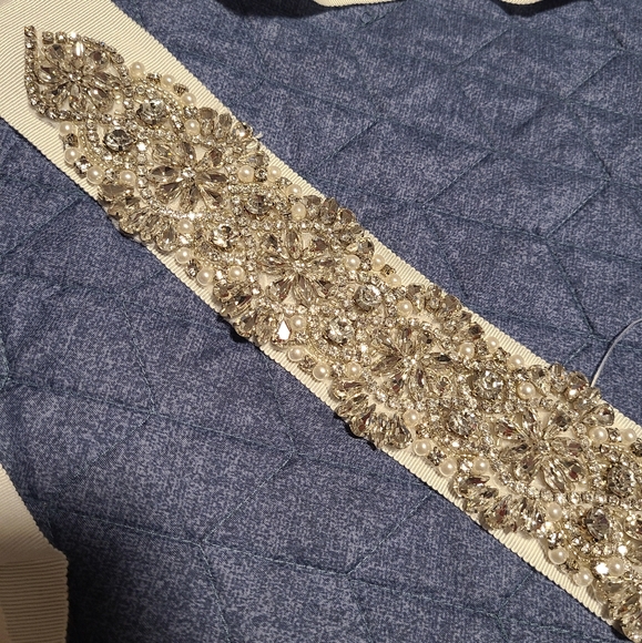 David's Bridal ivory rhinestone sash - Picture 3 of 9